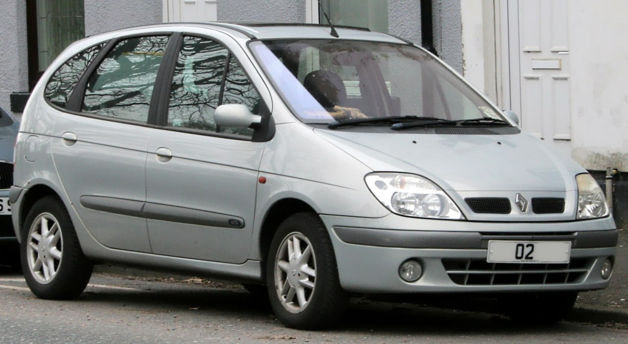 Renault Scénic gris argenté - Vue avant