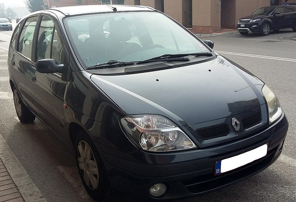 Renault Scénic noir brillant - Vue de face